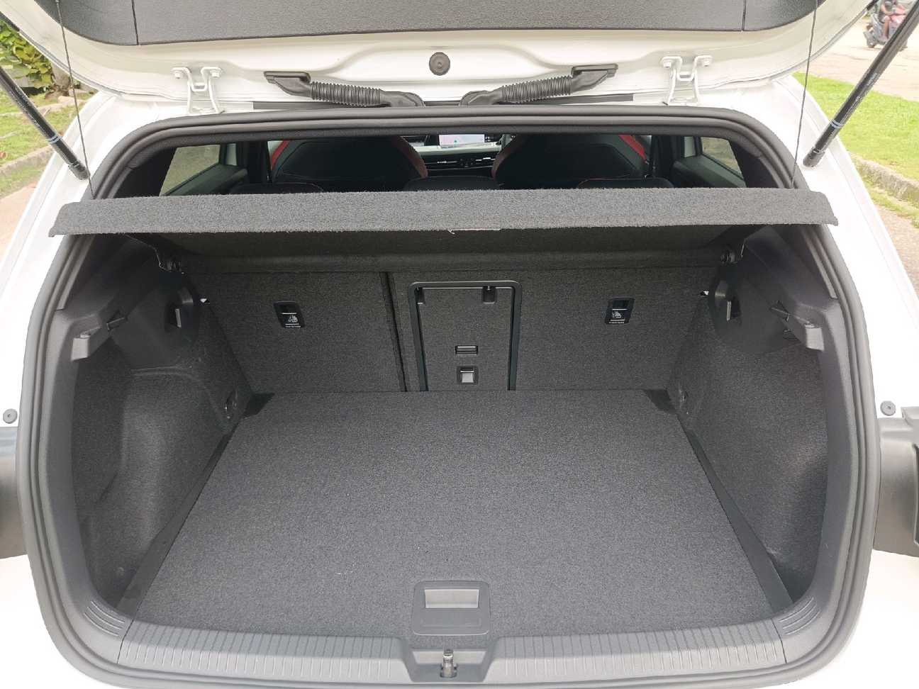 terpakai 2024 Volkswagen Golf GTI IQ.Drive 2.0