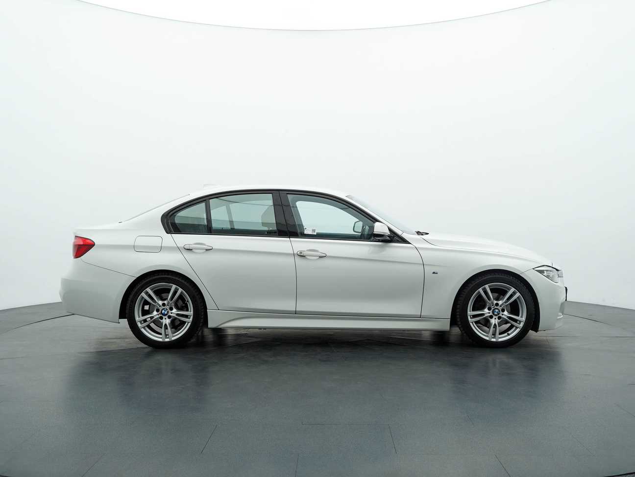 terpakai 2015 BMW 320i M Sport 2.0