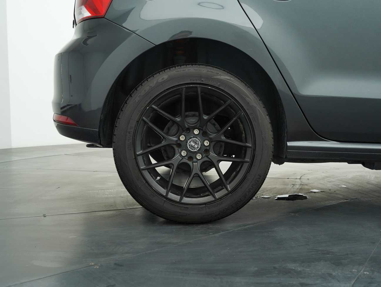 terpakai 2016 Volkswagen POLO HATCHBACK 1.6