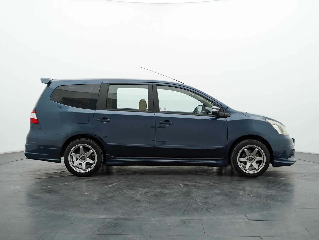 terpakai 2015 Nissan Grand Livina Comfort 1.8