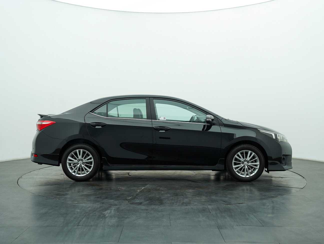 used 2014 Toyota Corolla Altis E 1.8