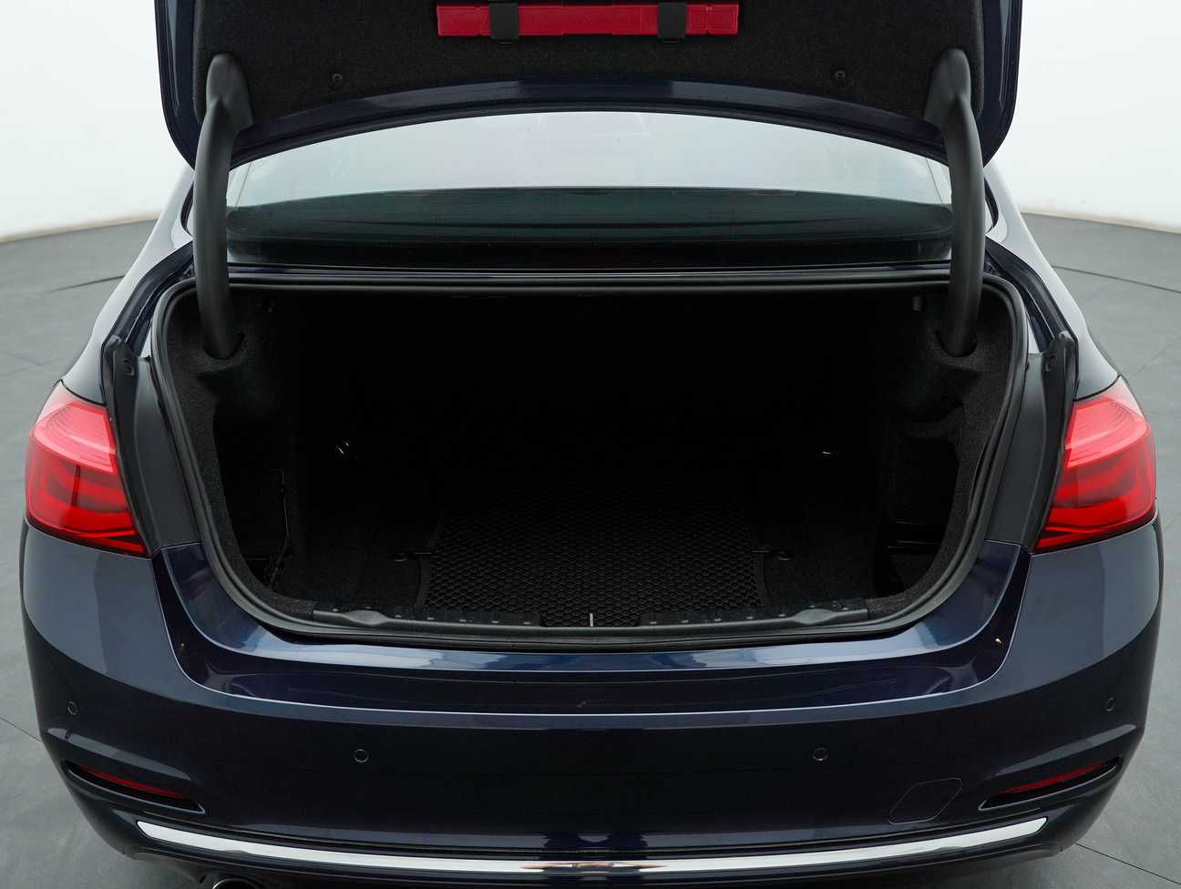 used 2017 BMW 318i Luxury 1.5