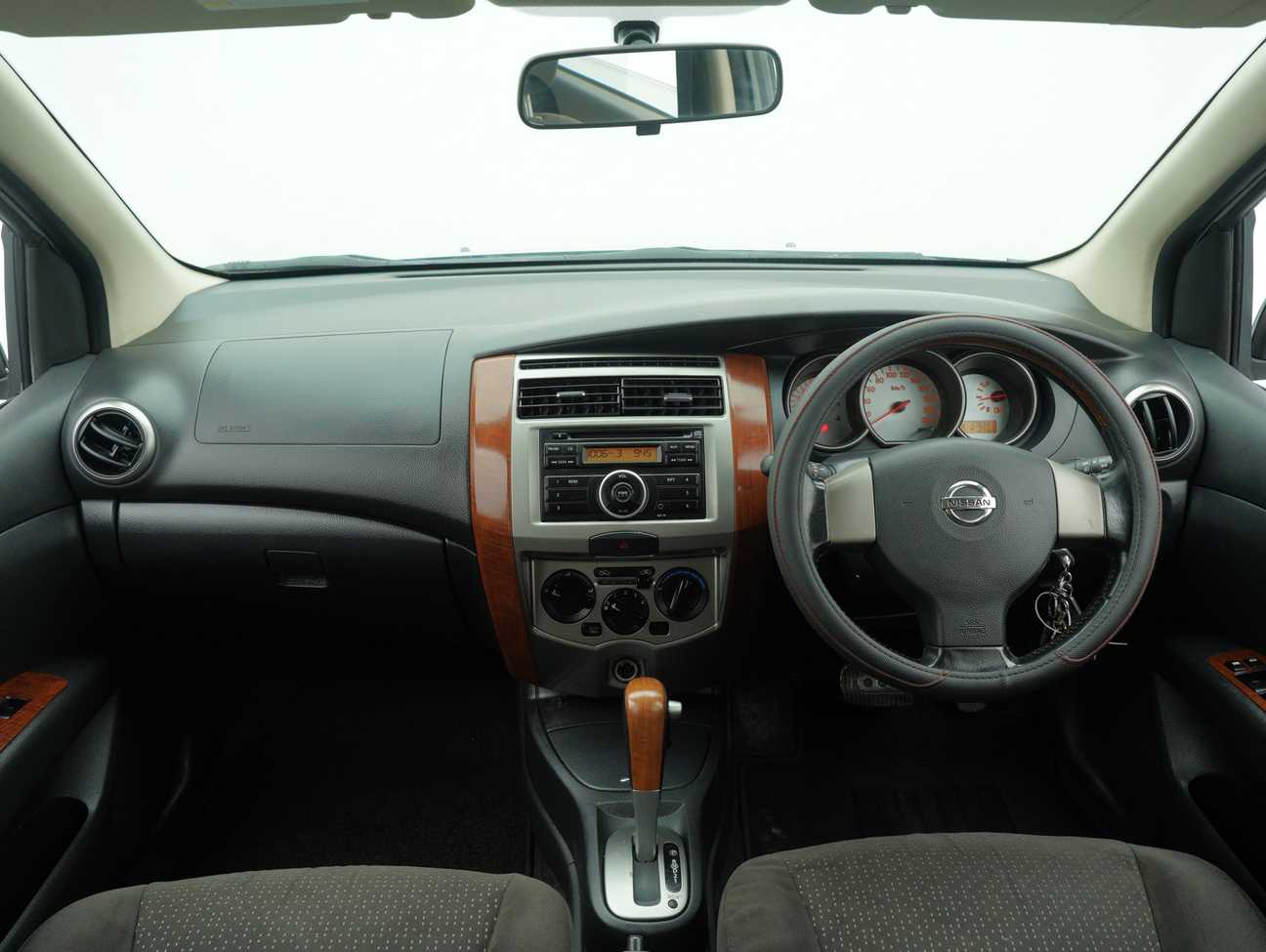 used 2012 Nissan Grand Livina CVTC Comfort 1.8