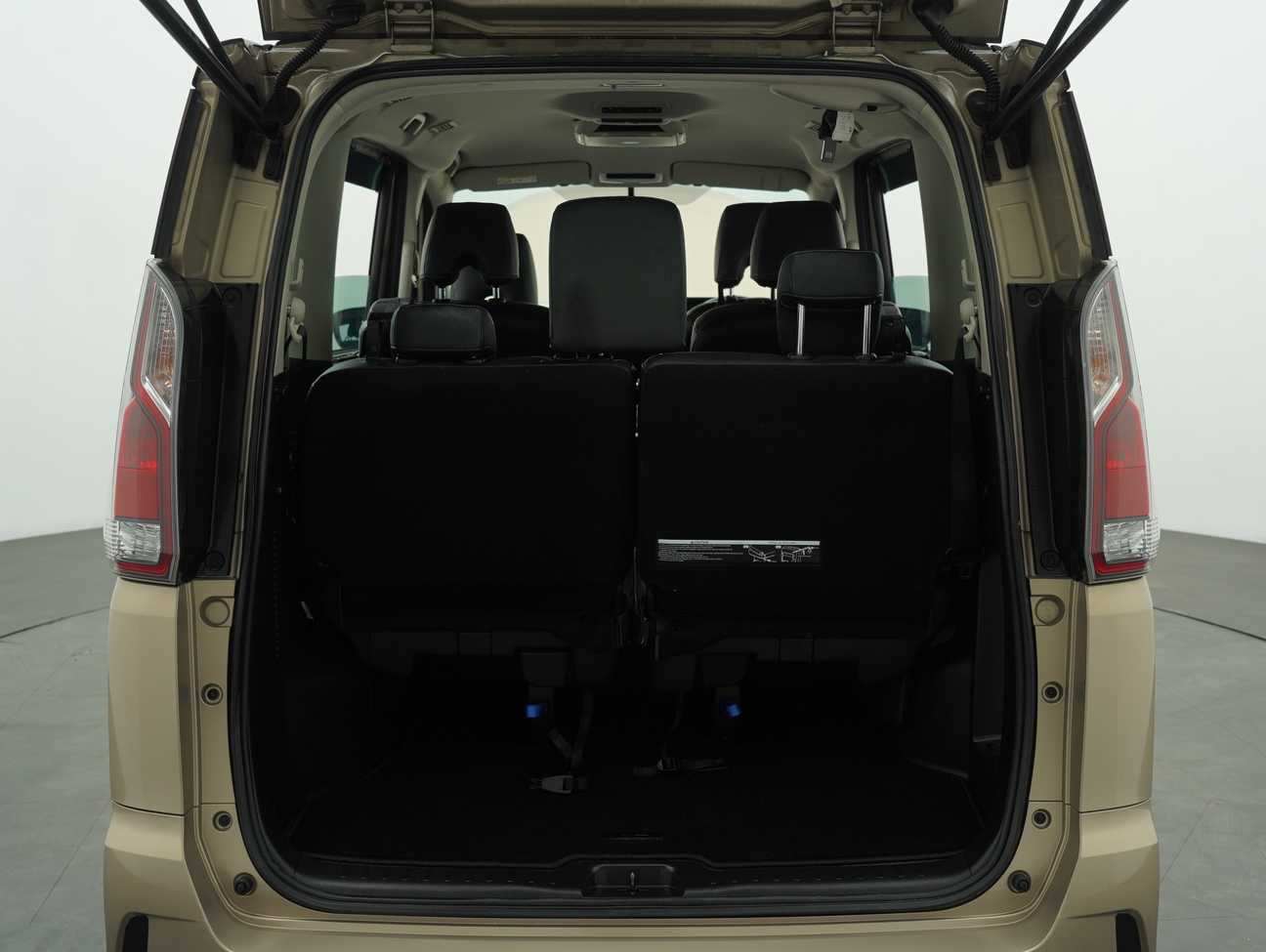 used 2018 Nissan Serena S-Hybrid High-Way Star 2.0