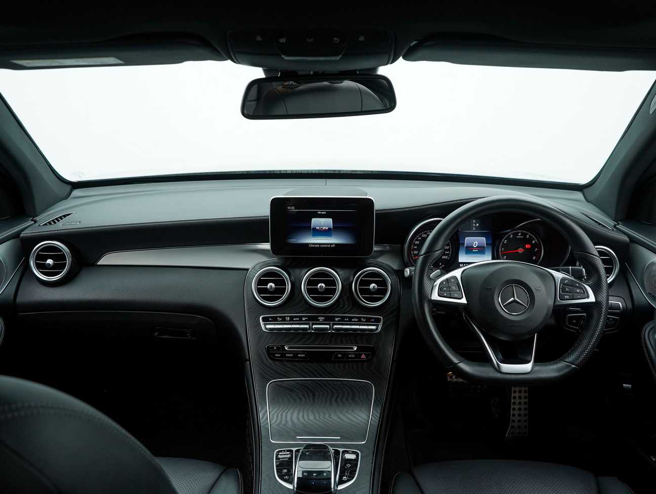 terpakai 2019 Mercedes-Benz GLC250 4MATIC AMG Line 2.0