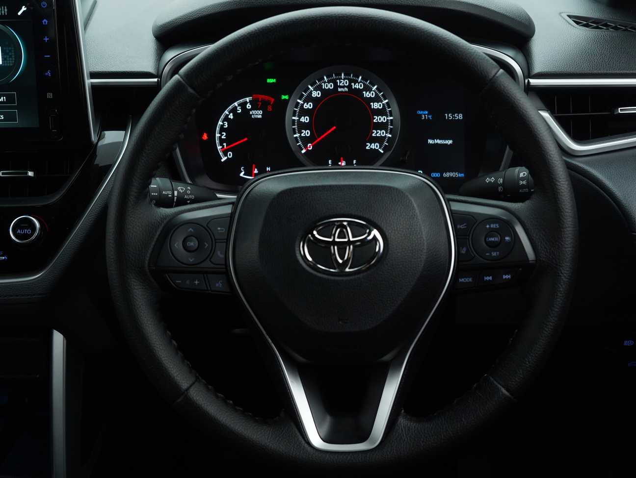 used 2022 Toyota Corolla Cross V 1.8