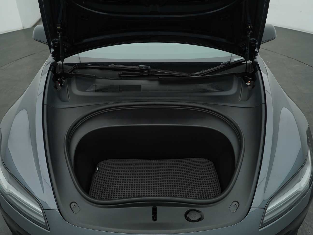 used 2025 Tesla Model 3 Standard Range 