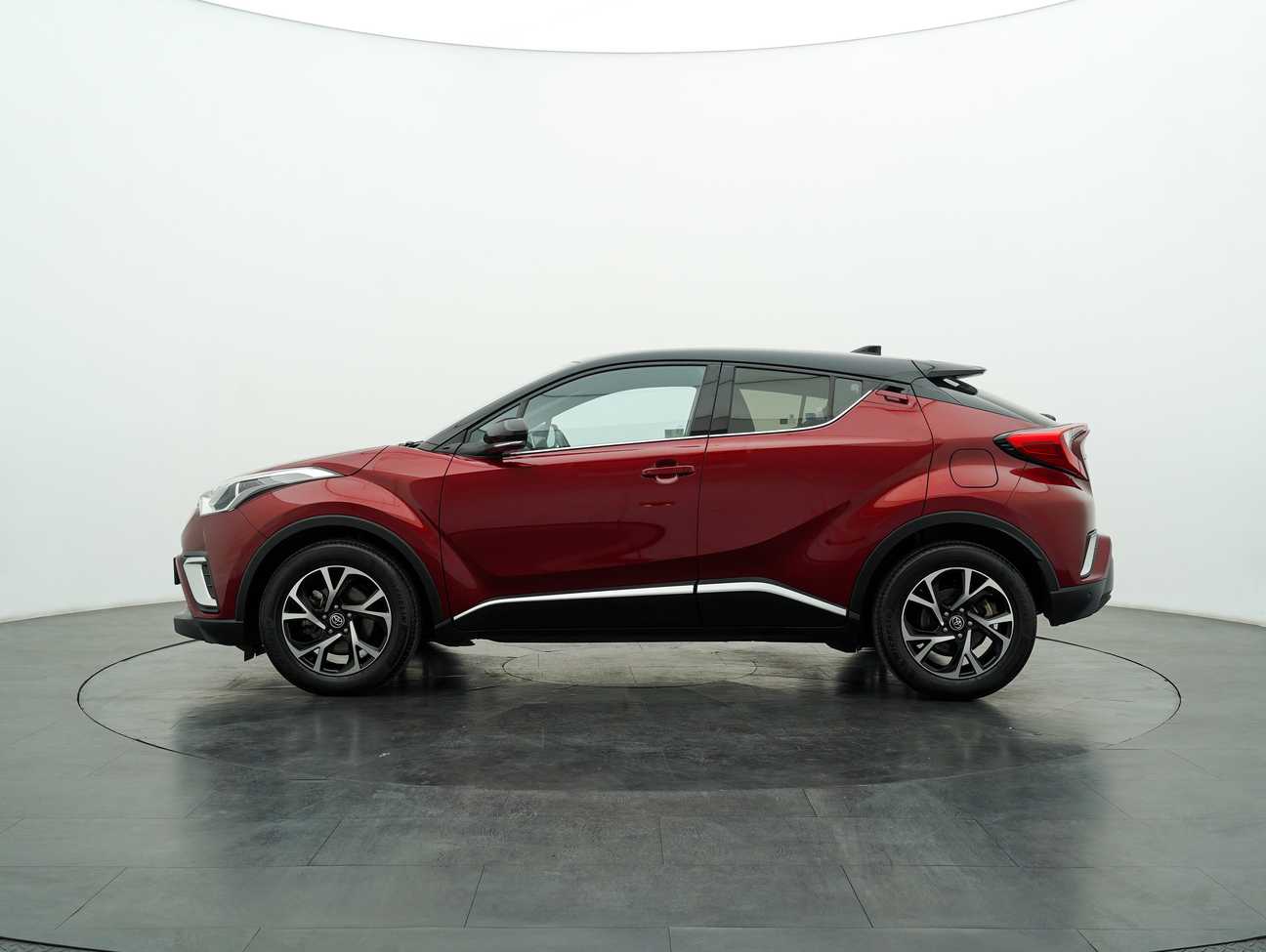 used 2019 Toyota C-HR  1.8