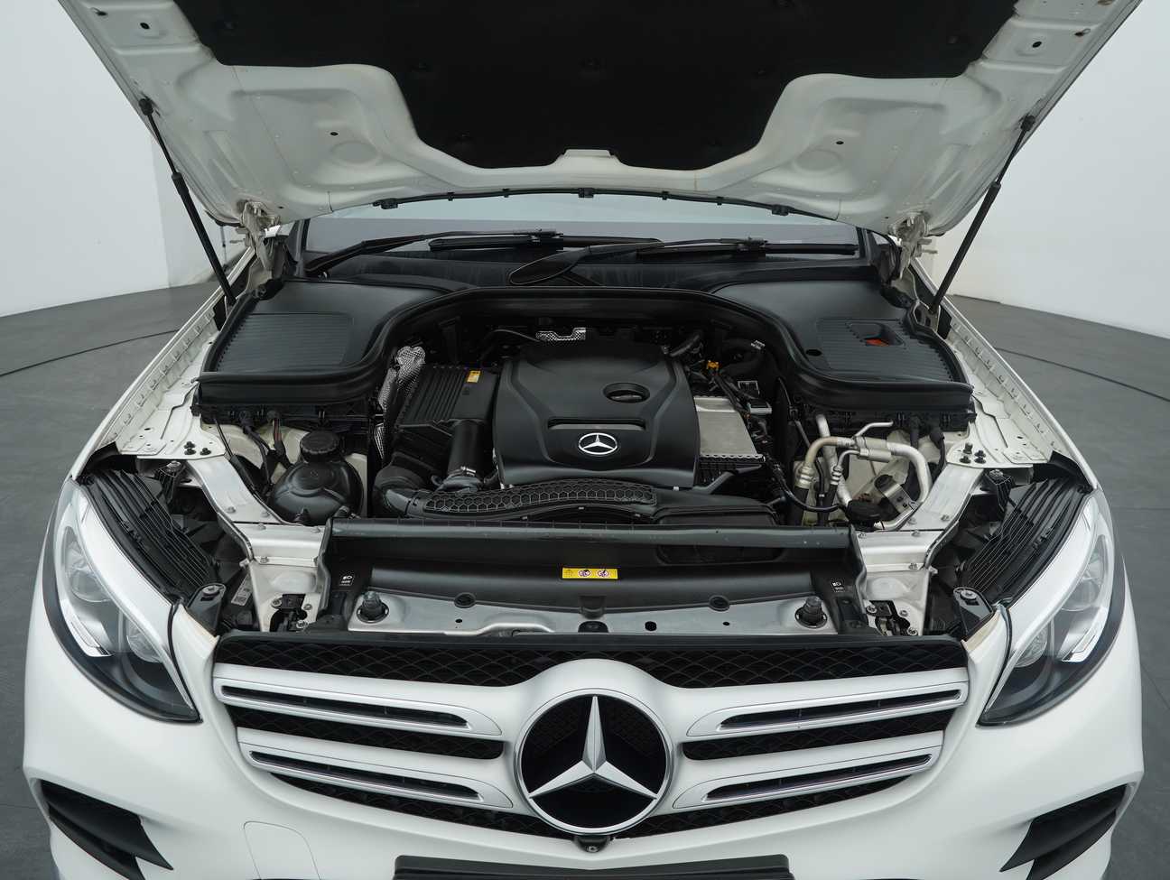 used 2018 Mercedes-Benz GLC250 4MATIC AMG Line 2.0