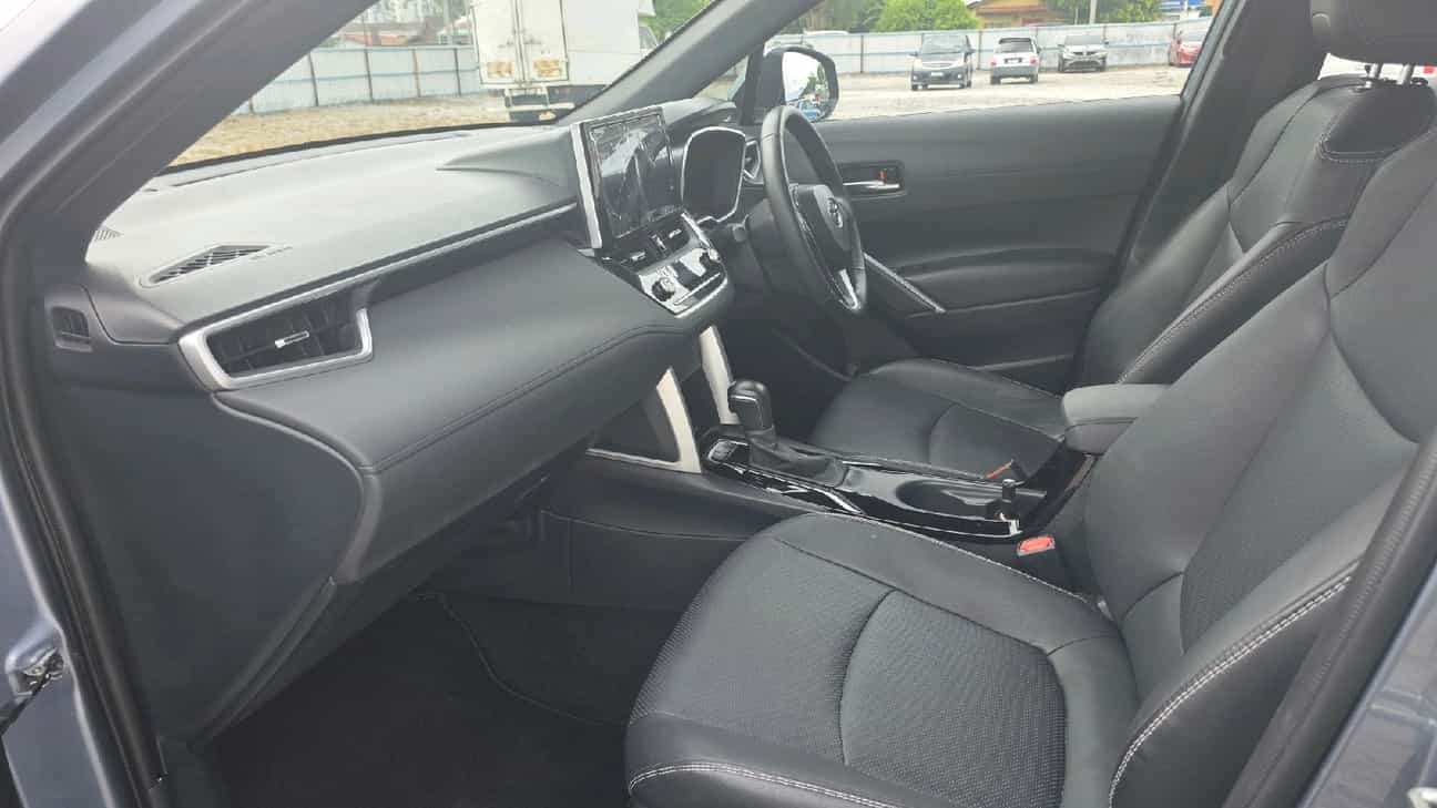 terpakai 2022 Toyota Corolla Cross Hybrid 1.8