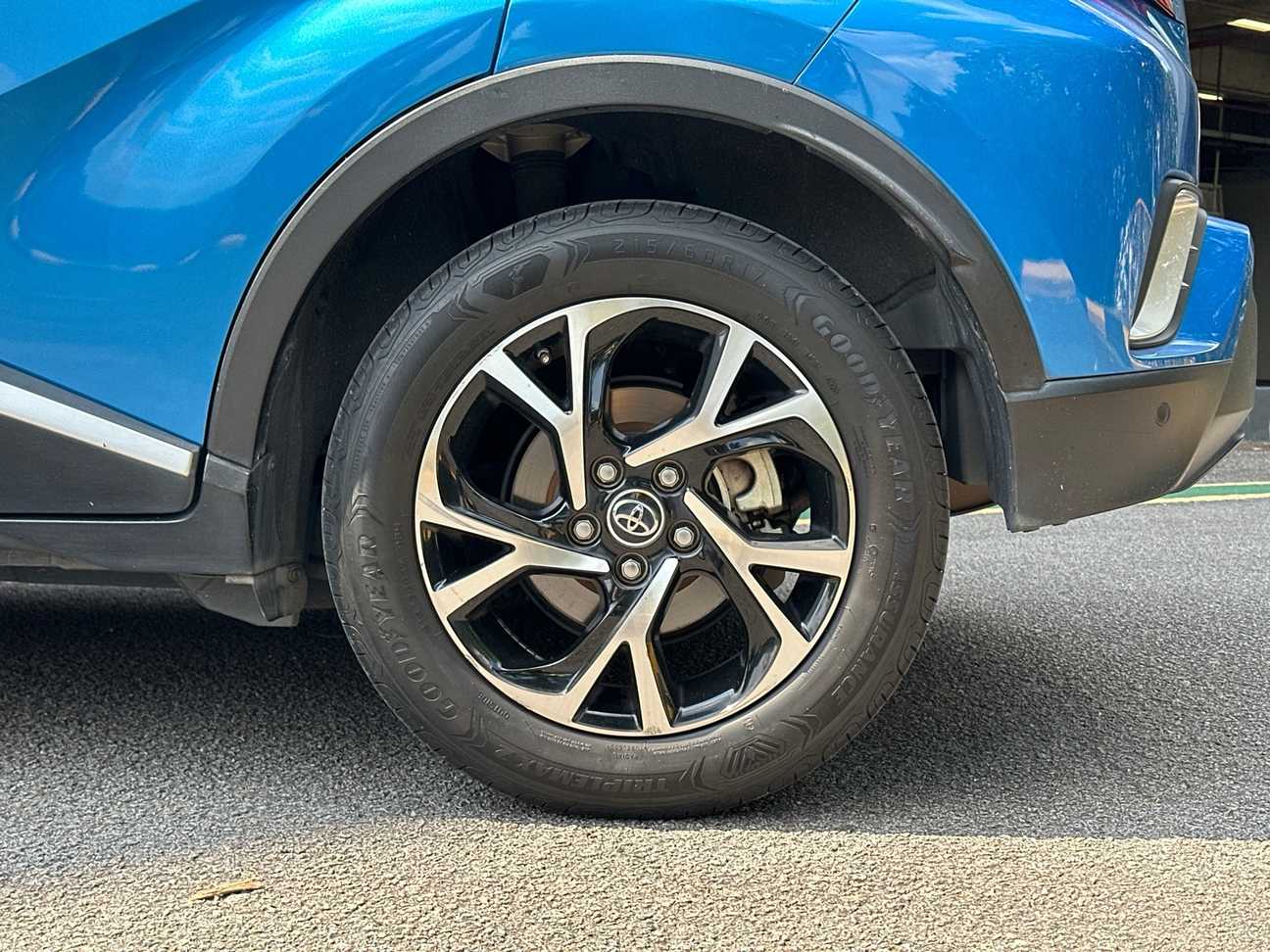 used 2019 Toyota C-HR  1.8