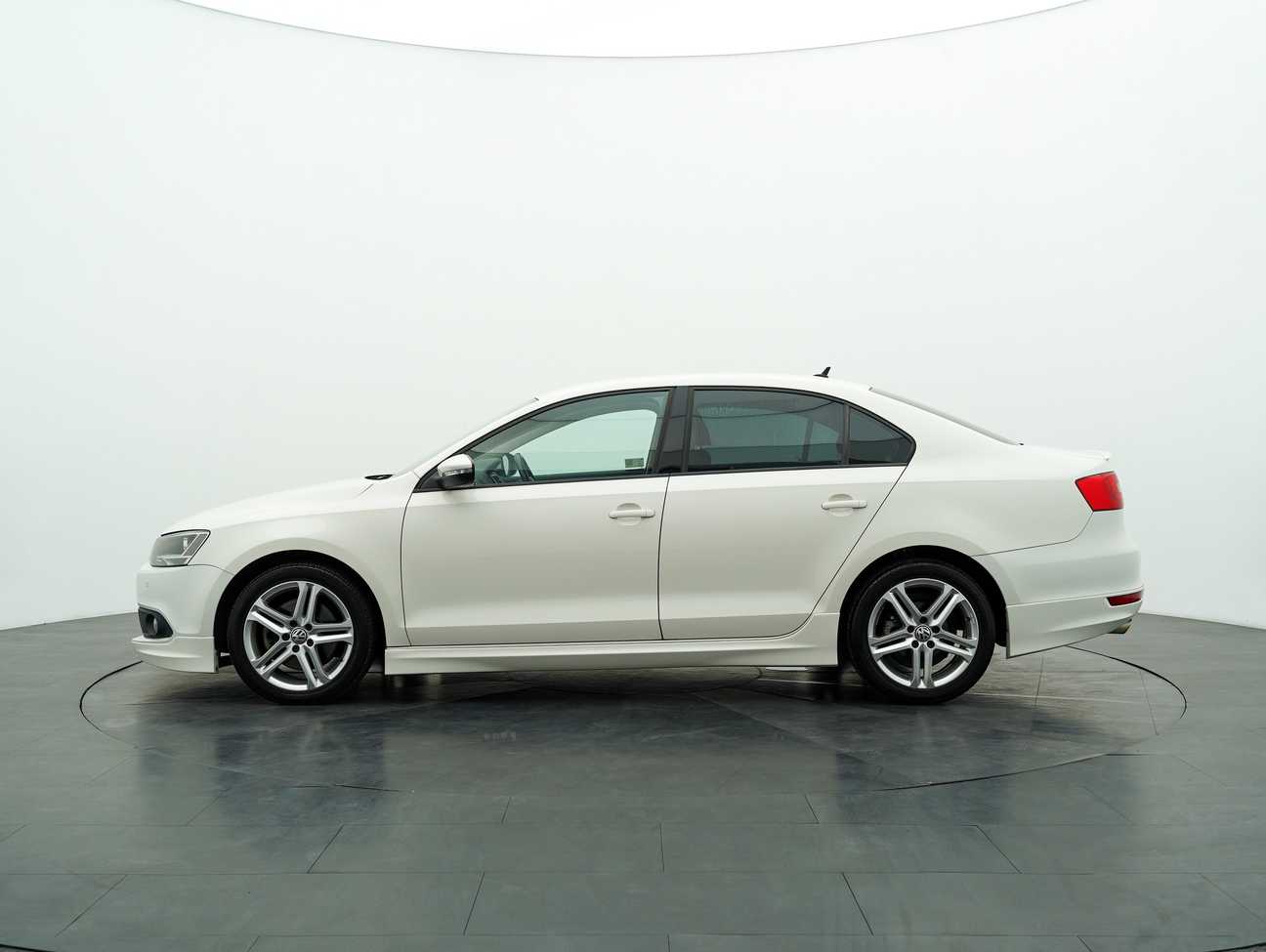 terpakai 2014 Volkswagen Jetta TSI 1.4