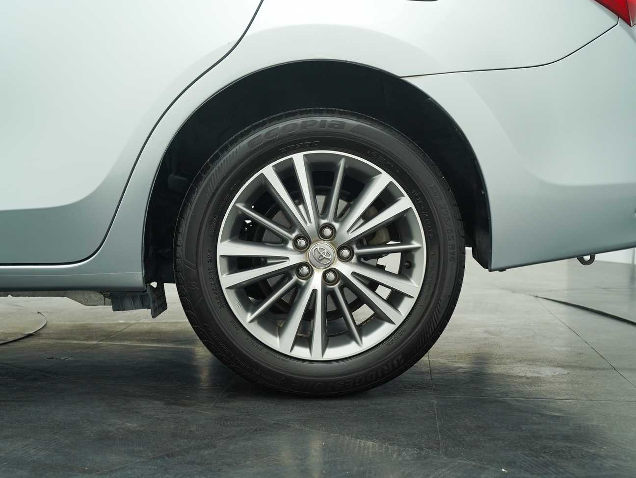 used 2015 Toyota Corolla Altis E 1.8