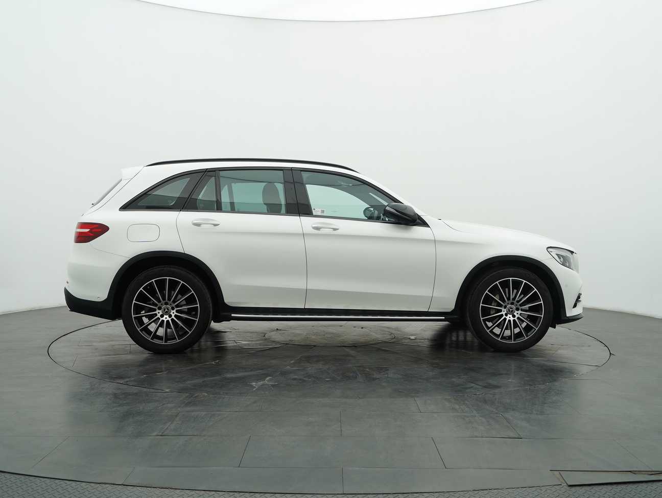used 2018 Mercedes-Benz GLC250 4MATIC AMG Line 2.0