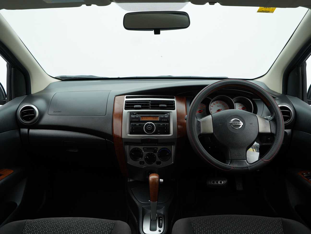 used 2013 Nissan Grand Livina CVTC Comfort 1.8