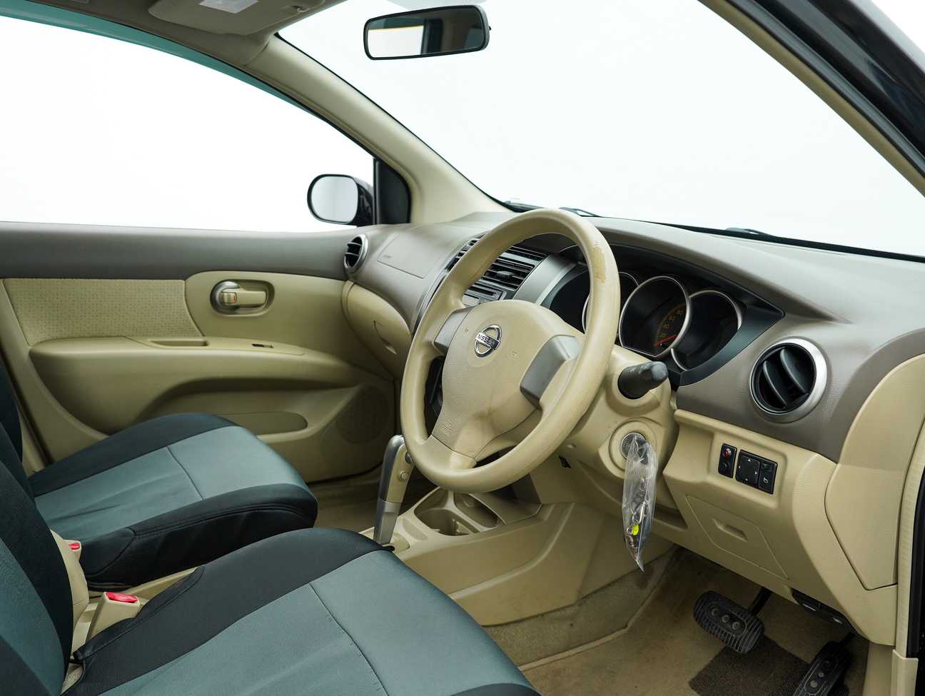 terpakai 2010 Nissan Grand Livina Comfort 1.6