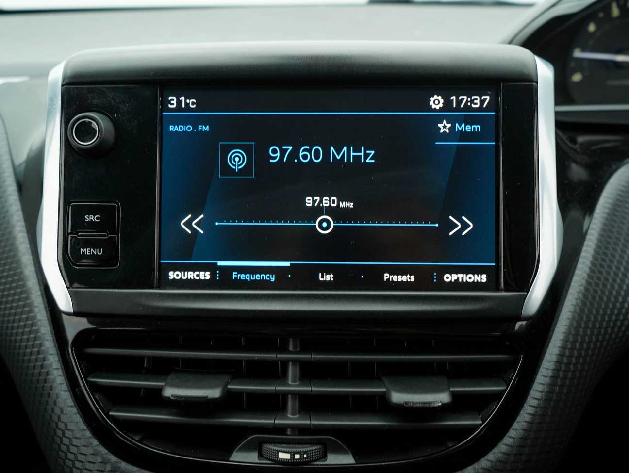 terpakai 2019 Peugeot 208 FL PURETECH 1.2