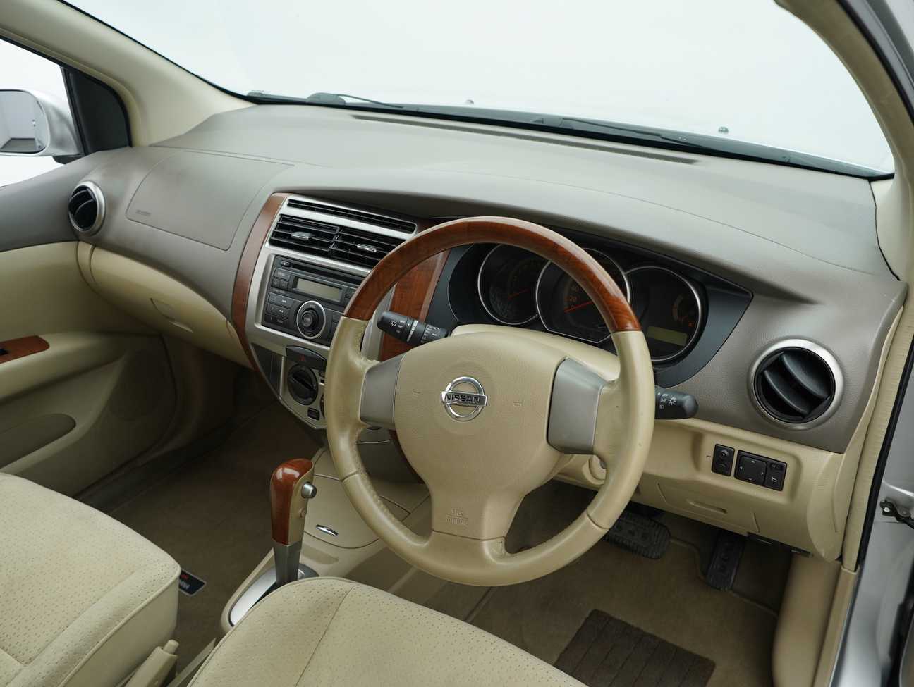 used 2011 Nissan Grand Livina Comfort 1.8