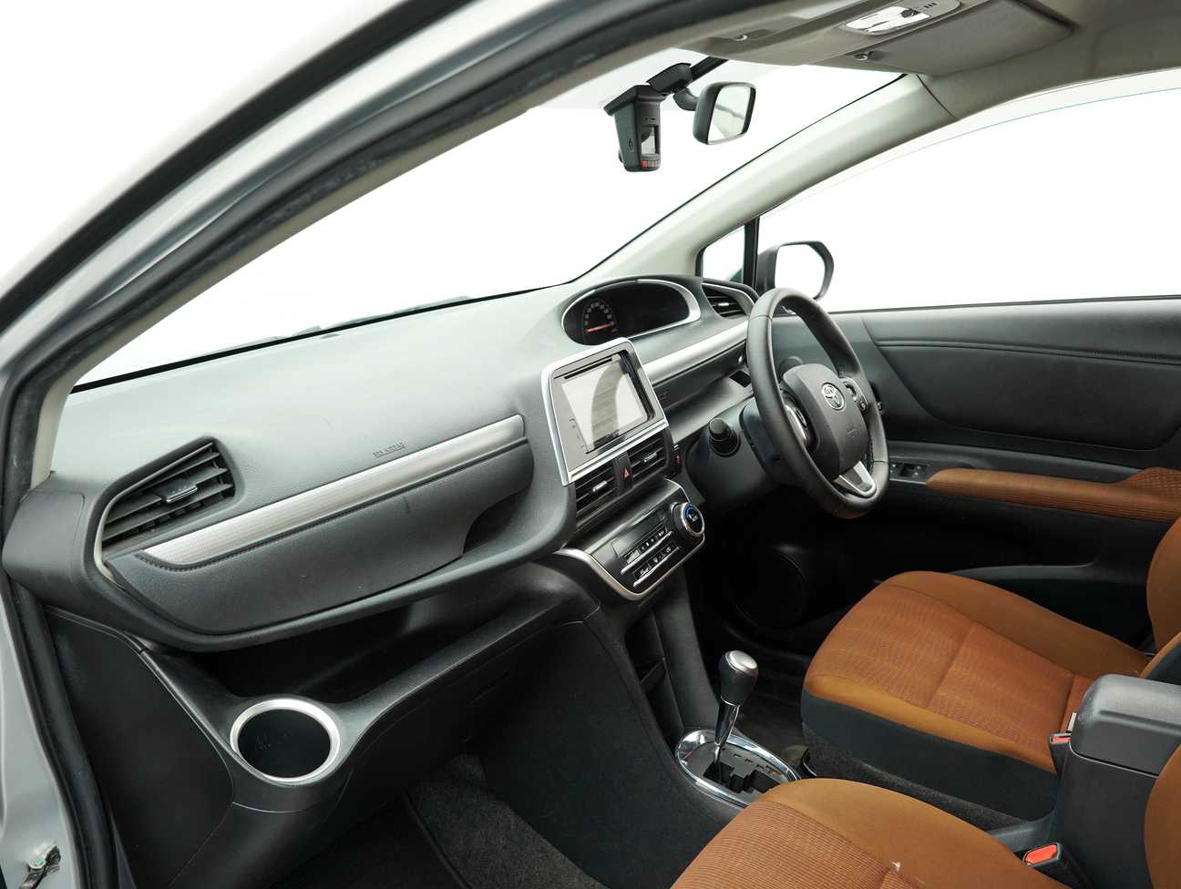 used 2018 Toyota Sienta V 1.5