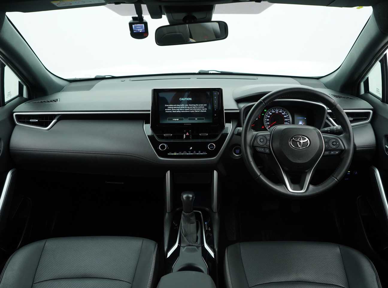 terpakai 2022 Toyota Corolla Cross V 1.8
