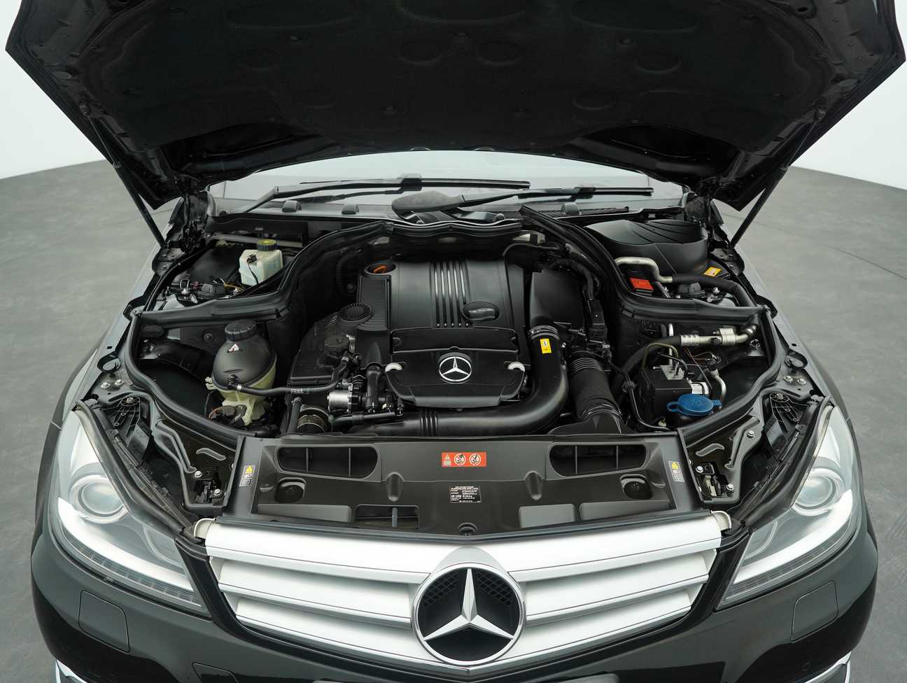 terpakai 2013 Mercedes-Benz C 200 CGI 1.8