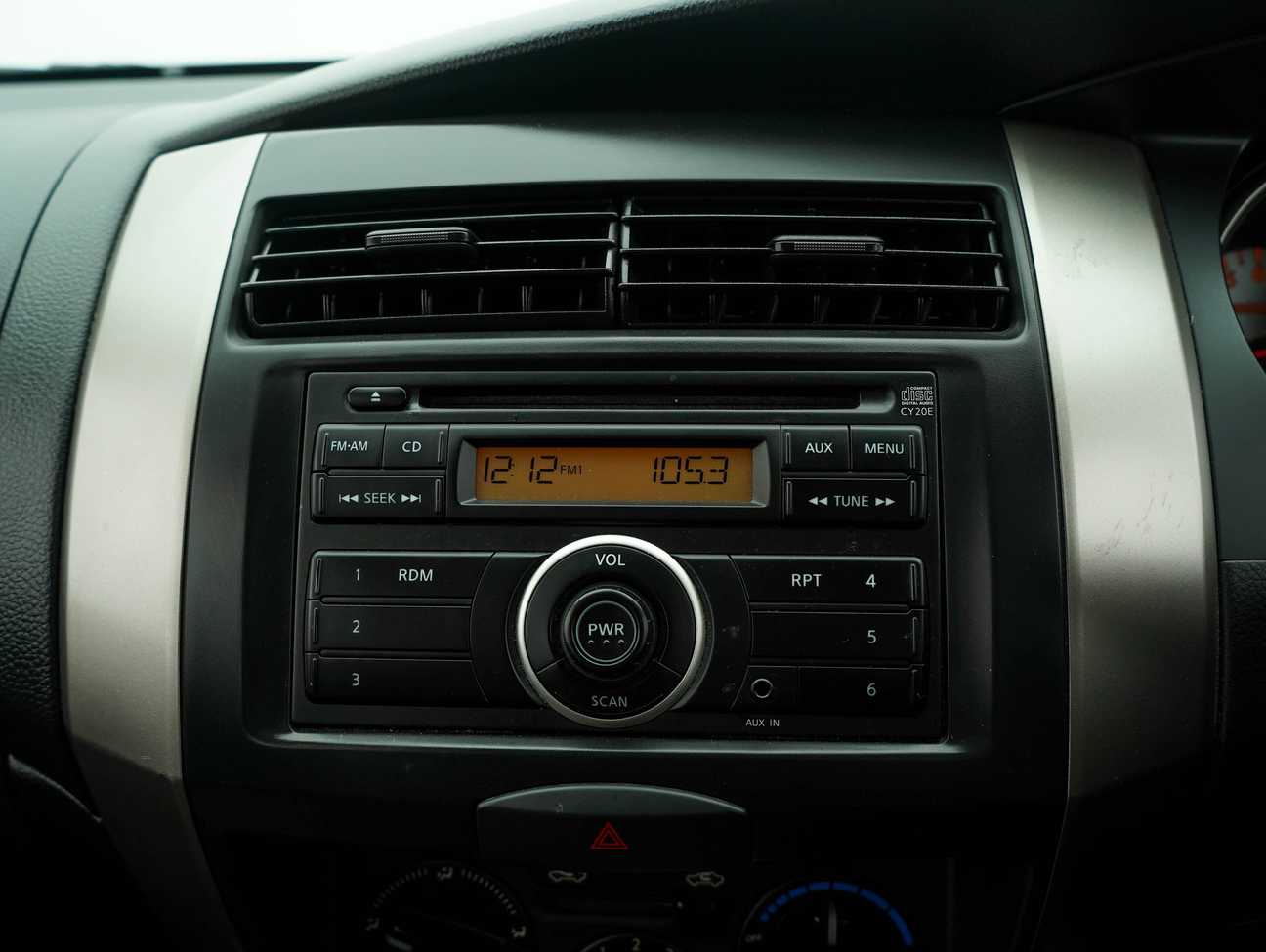 used 2013 Nissan LIVINA X-GEAR 1.6