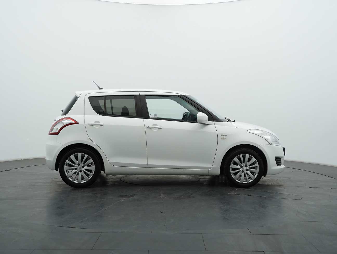 terpakai 2013 Suzuki Swift GL 1.4