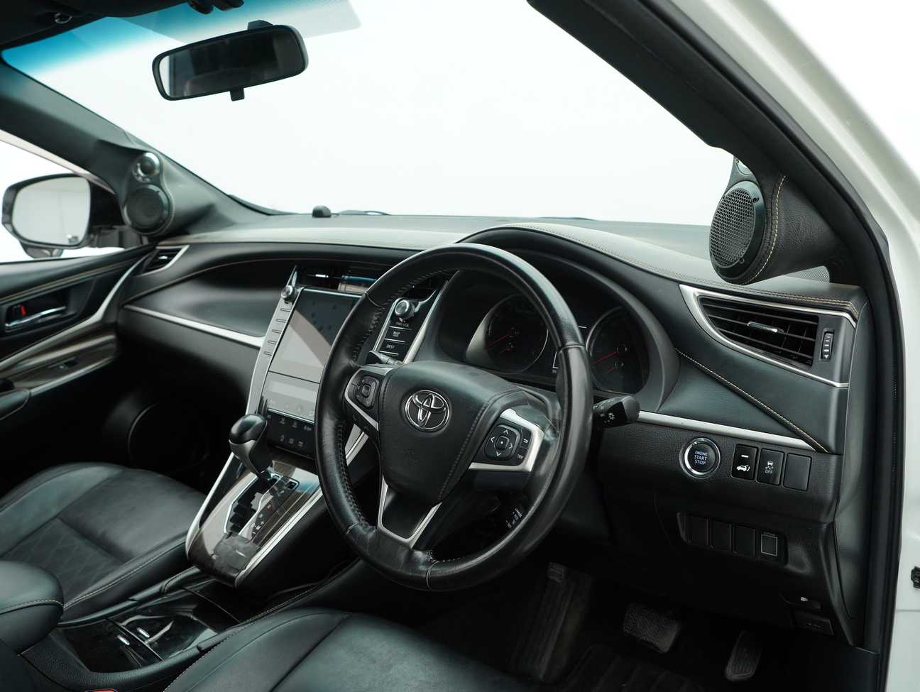 used 2014 Toyota Harrier Premium 2.0