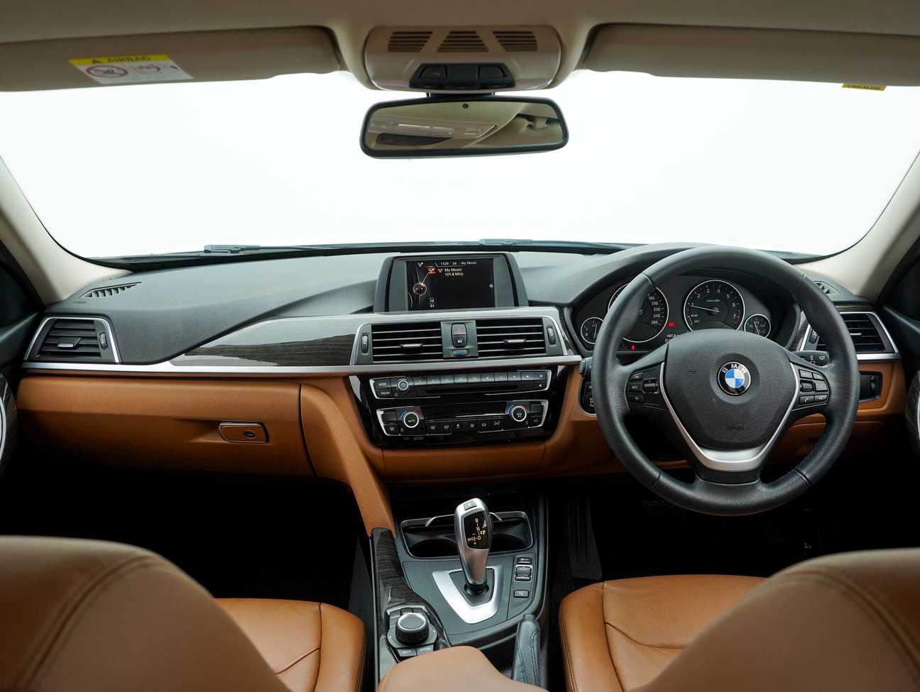 terpakai 2016 BMW 318i Luxury 1.5