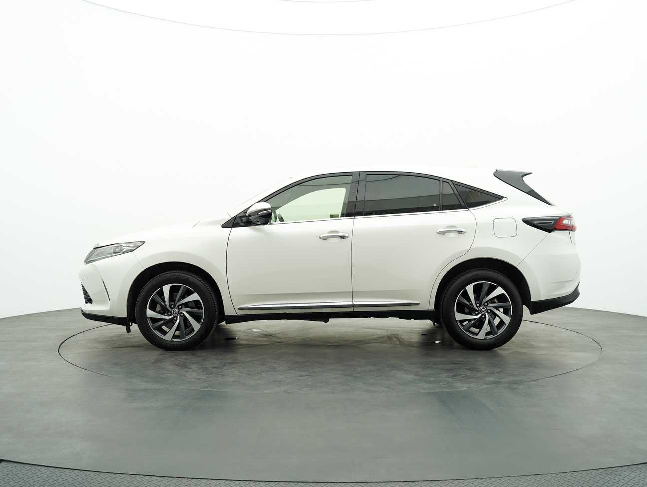 used 2018 Toyota Harrier Luxury 2.0