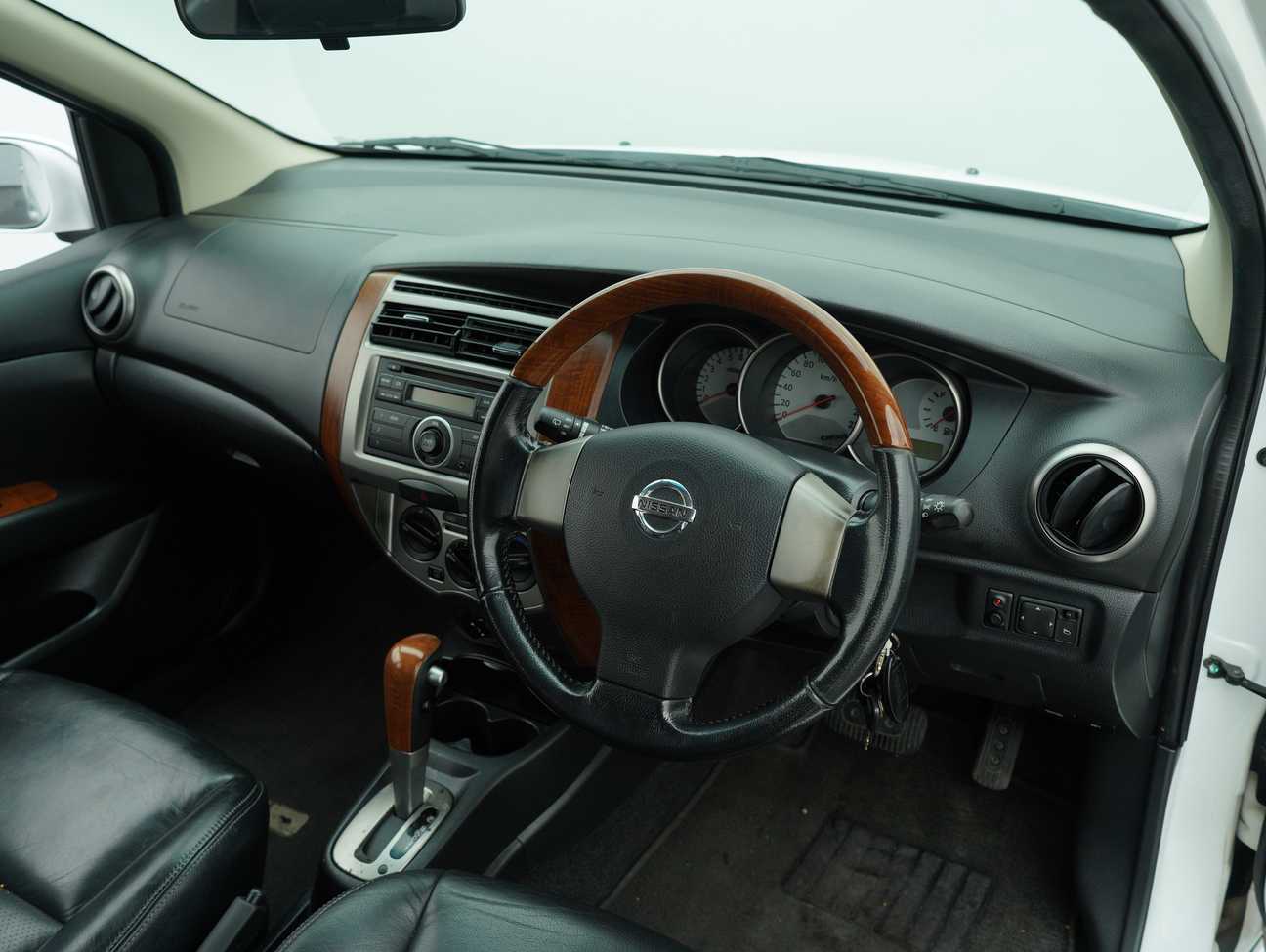 used 2011 Nissan Grand Livina CVTC Comfort 1.8