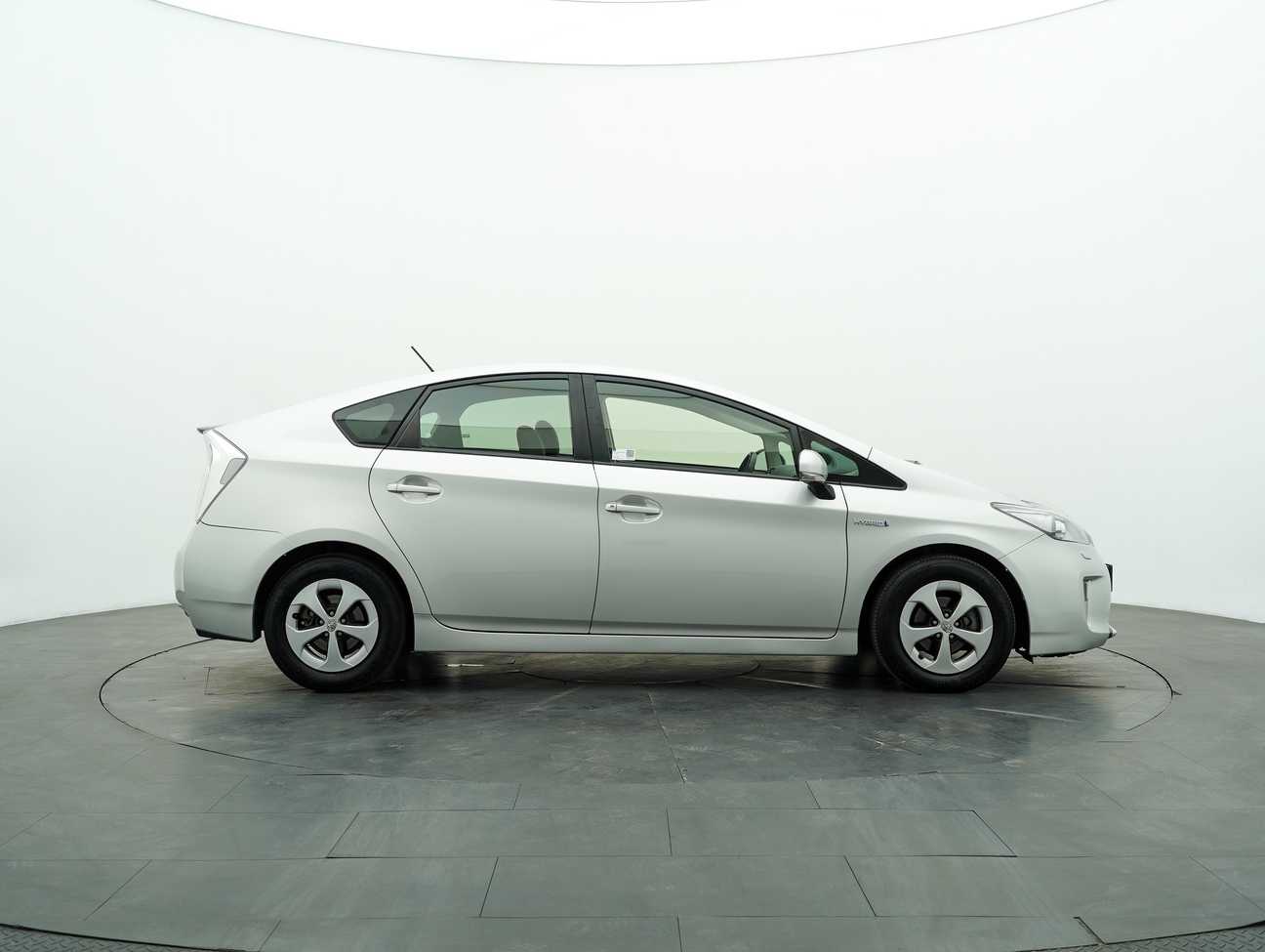 used 2013 Toyota Prius Luxury 1.8