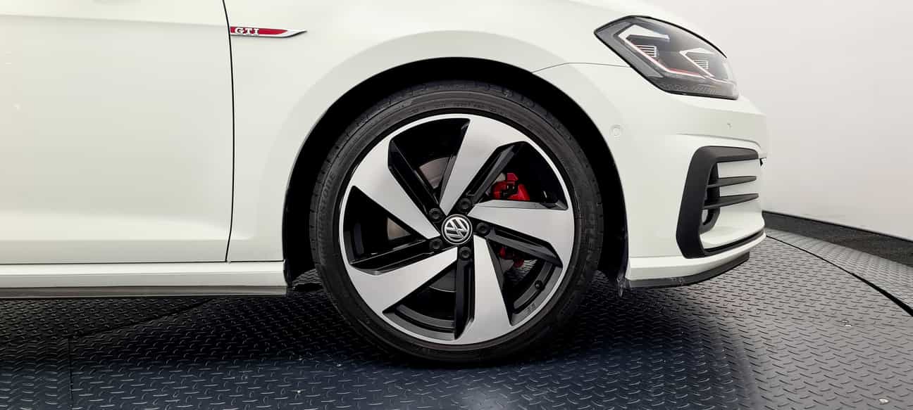 terpakai 2018 Volkswagen GOLF GTI 2.0