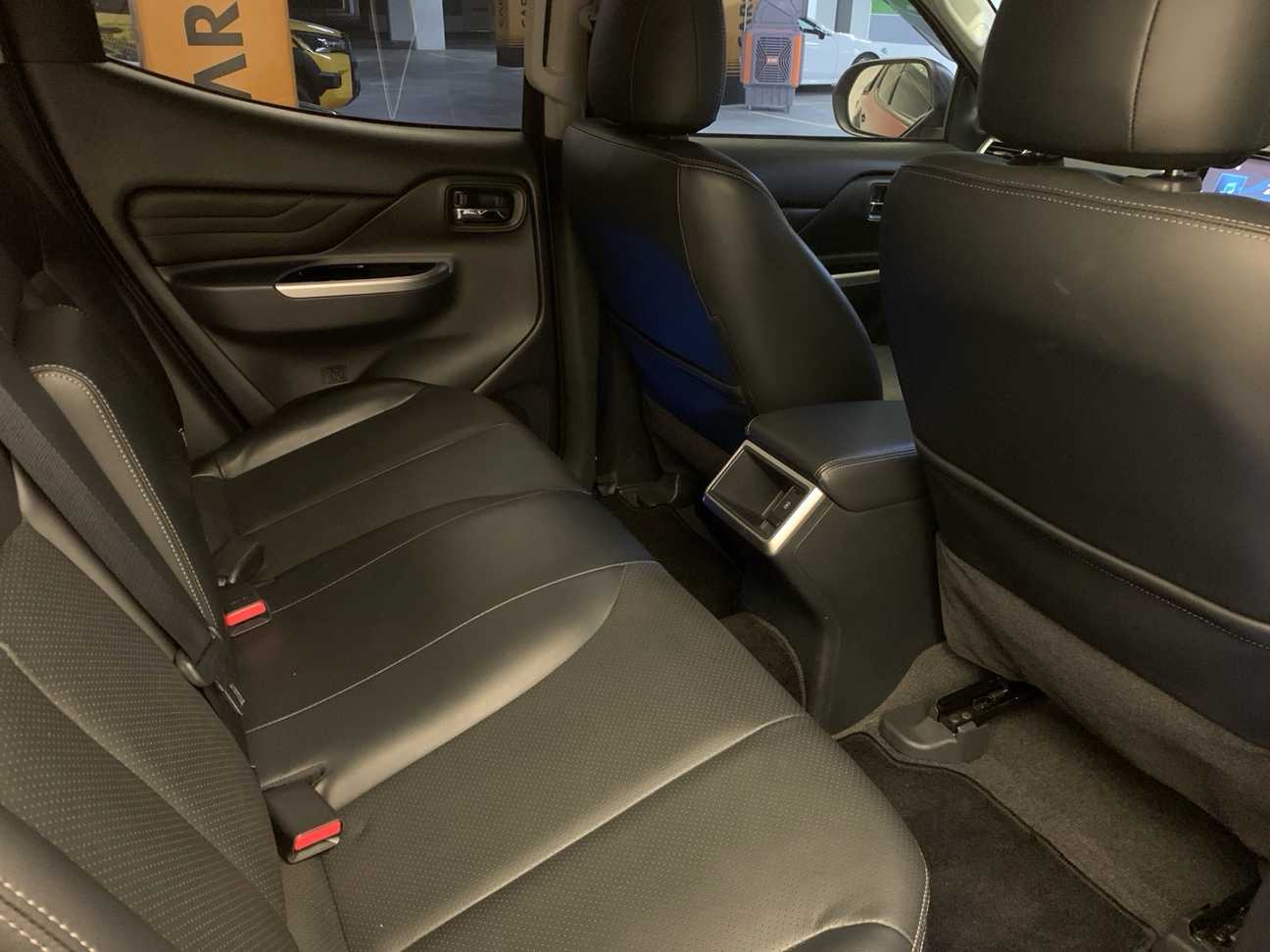 terpakai 2023 Mitsubishi Triton VGT Athlete Dual Cab 4X4 2.4