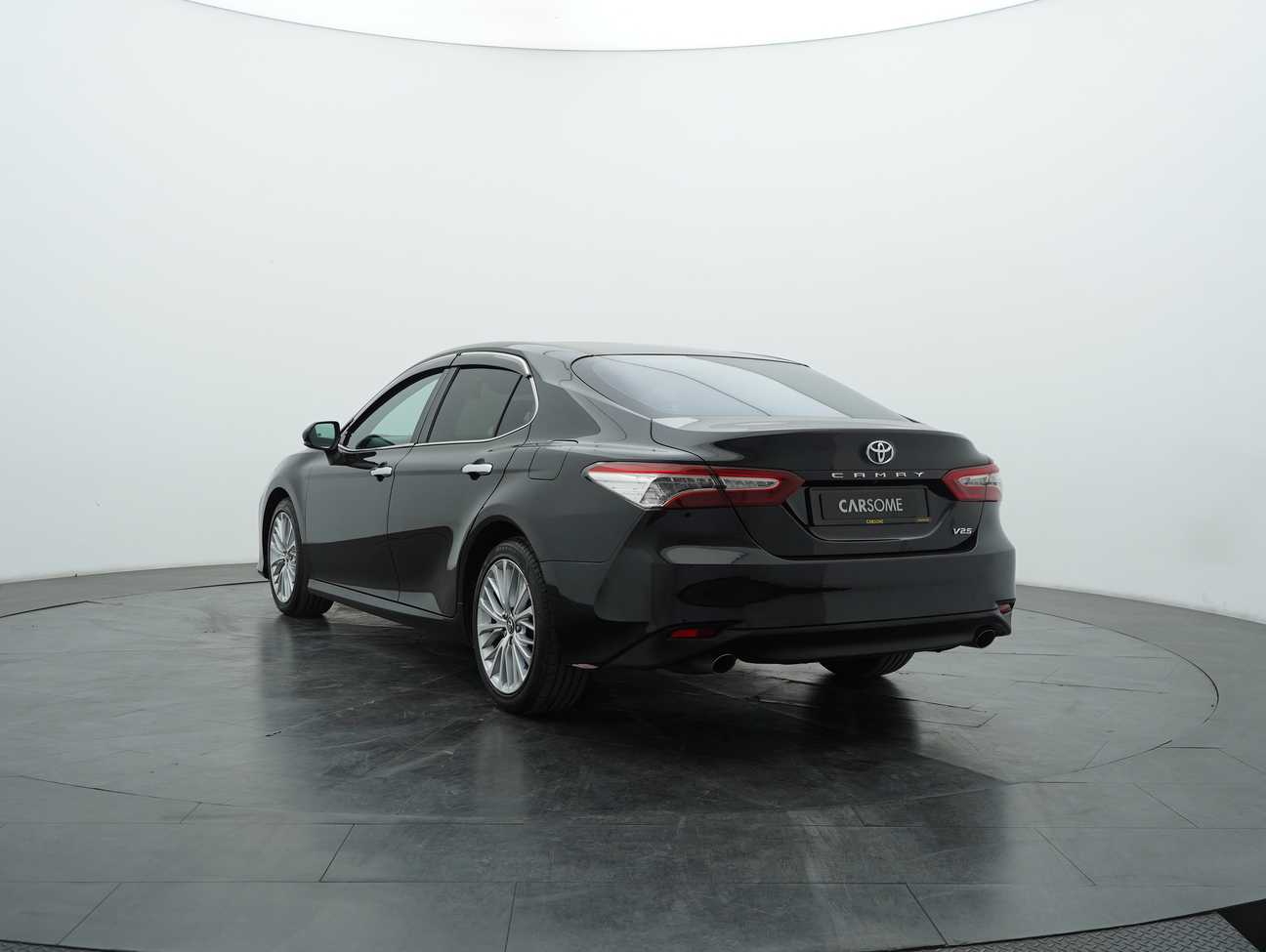used 2019 Toyota Camry V 2.5