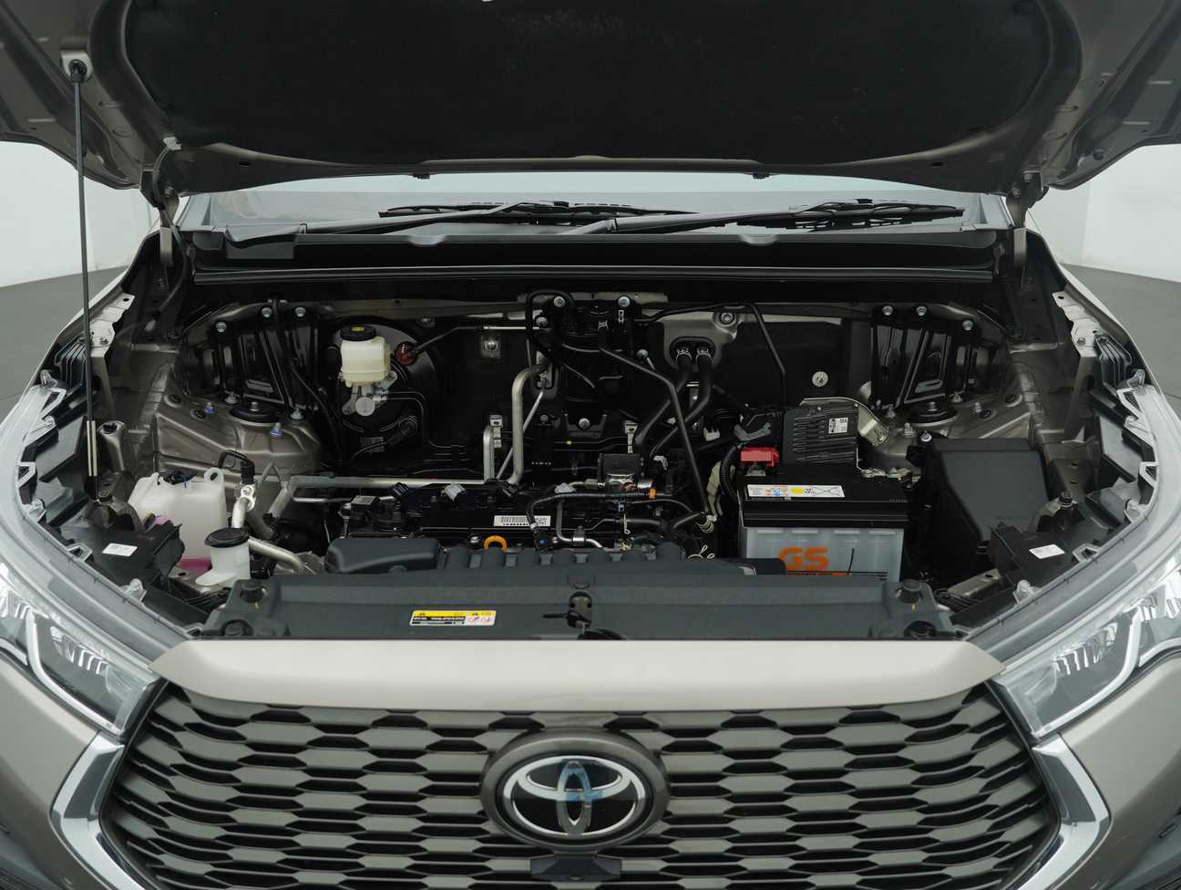 used 2024 Toyota Innova Zenix V 2.0