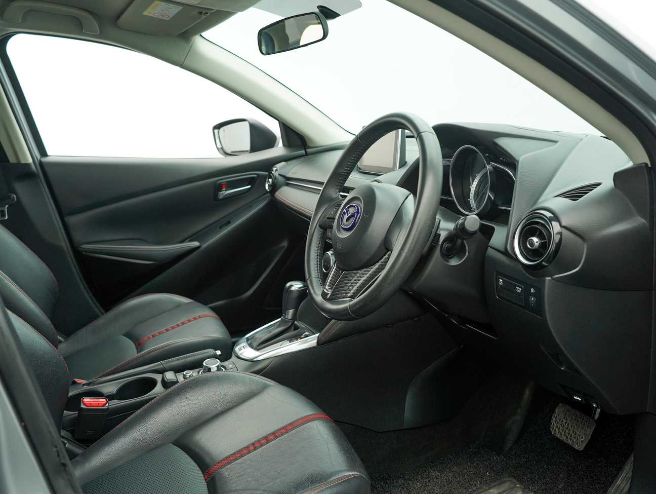 terpakai 2015 Mazda 2 SKYACTIV-G 1.5