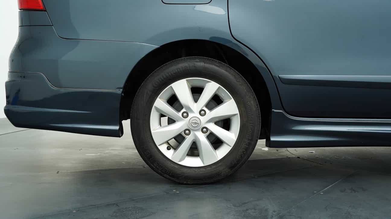 used 2015 Nissan GRAND LIVINA  1.8