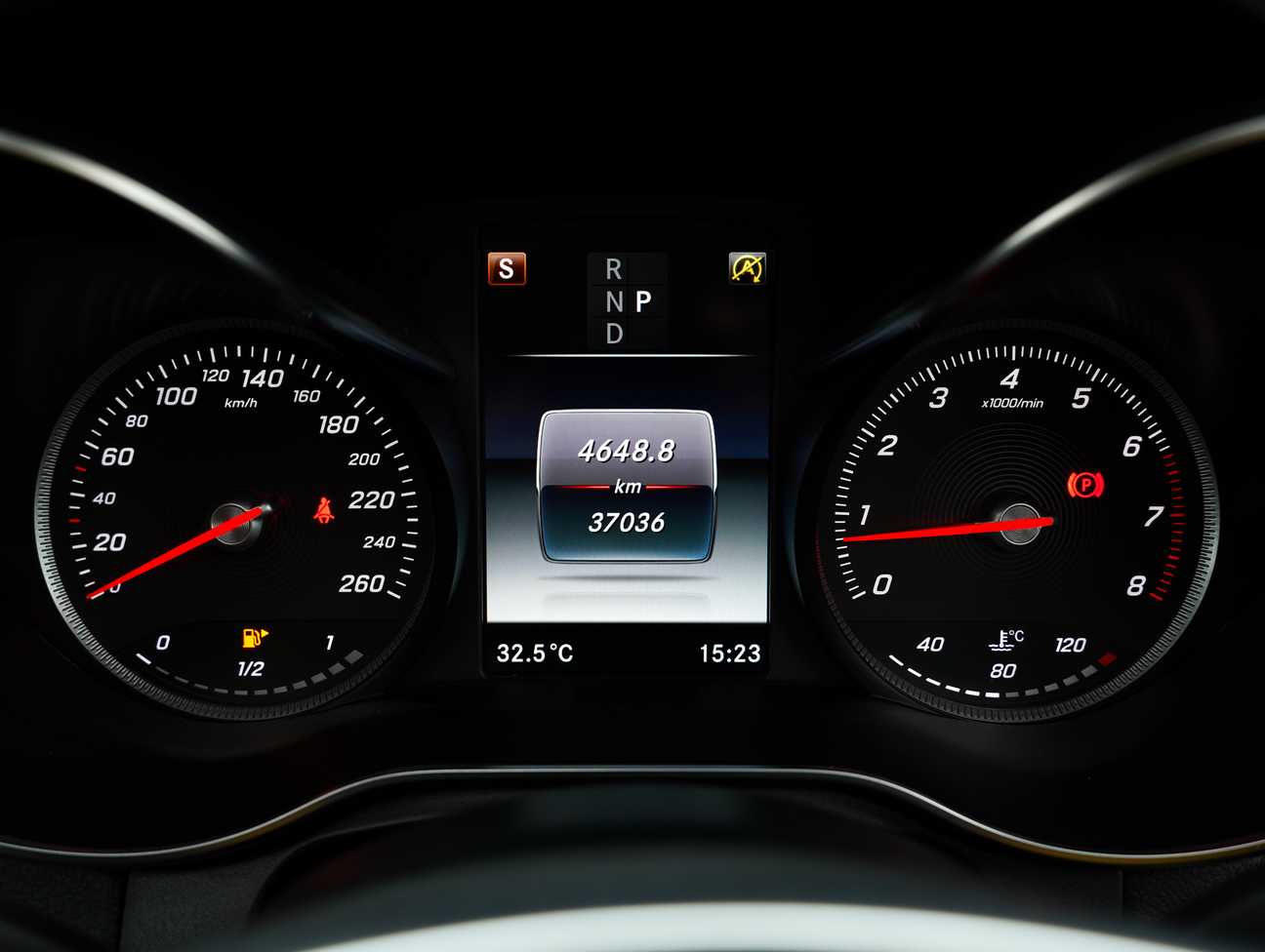 used 2017 Mercedes-Benz GLC250 4MATIC AMG Line 2.0