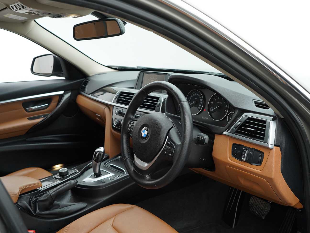 used 2016 BMW 318i Luxury 1.5