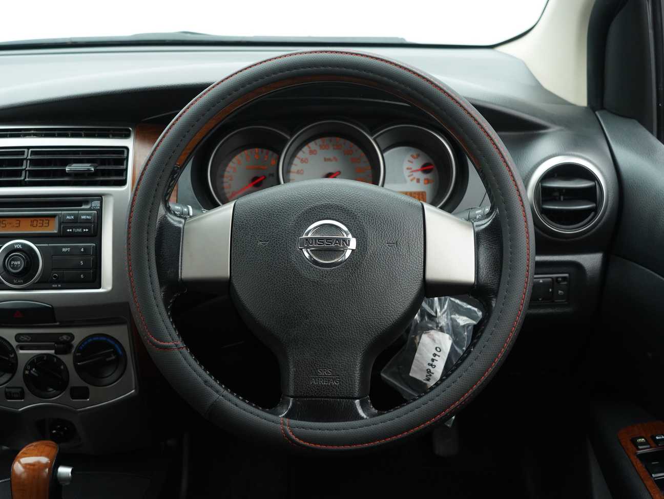 terpakai 2011 Nissan Grand Livina Comfort 1.8