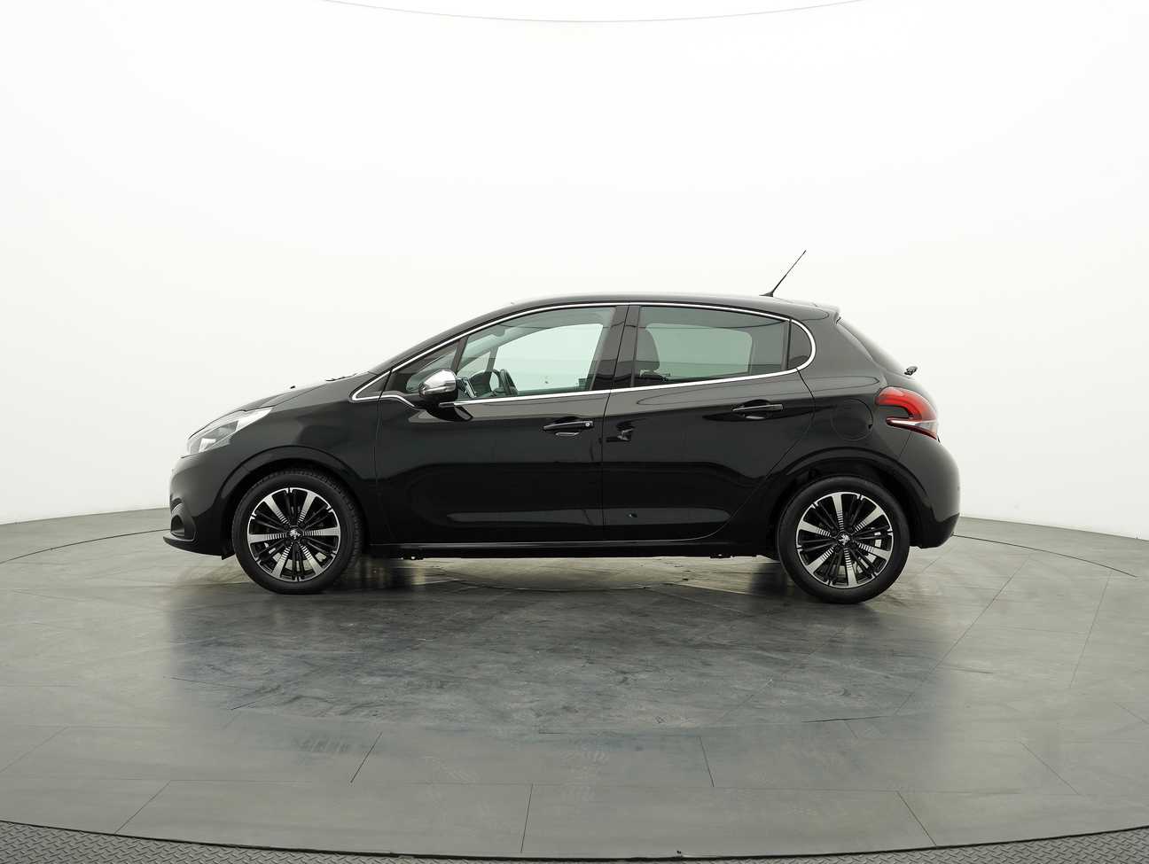 terpakai 2019 Peugeot 208 PureTech 1.2