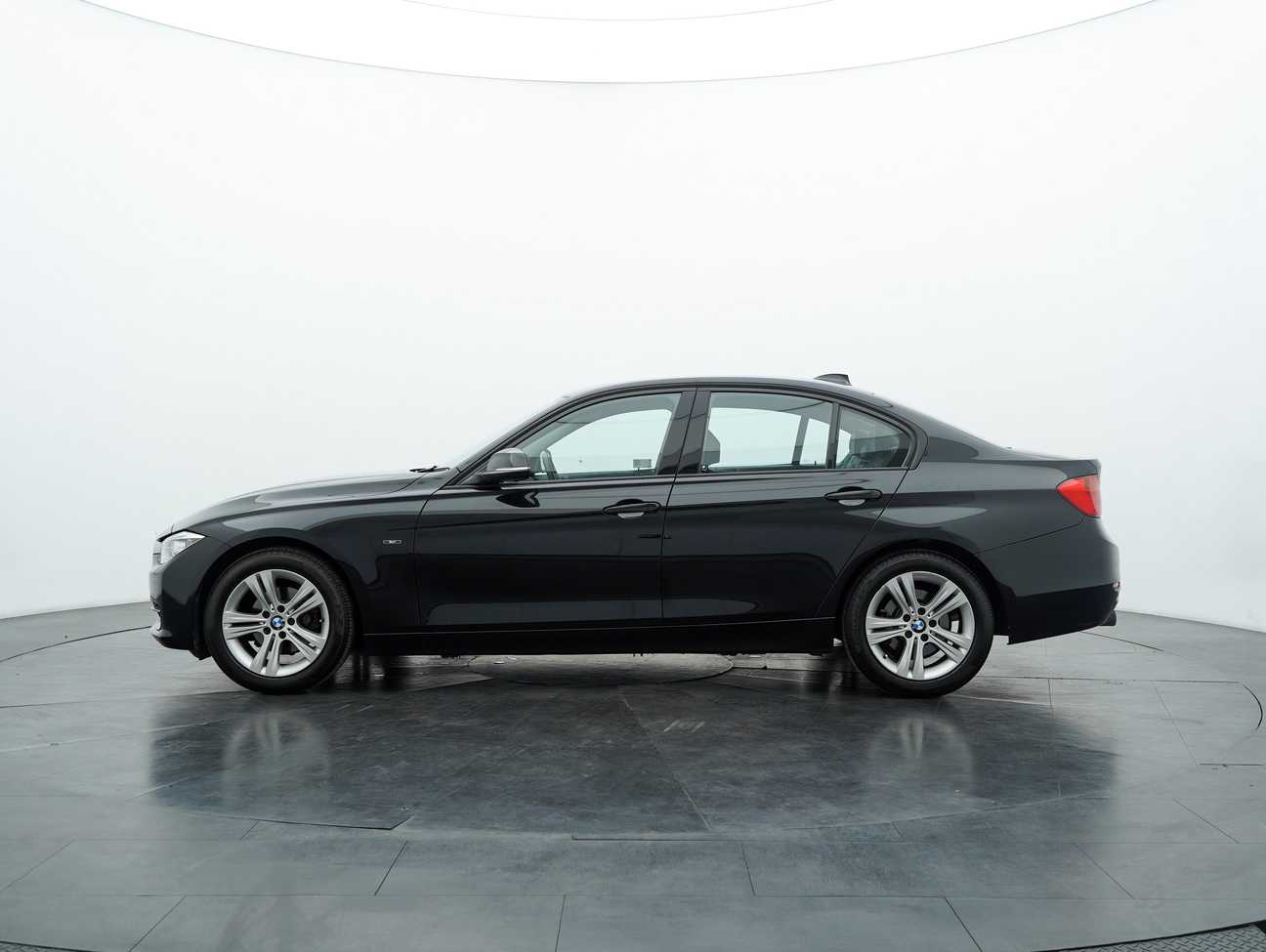 used 2014 BMW 320i Sport Line 2.0