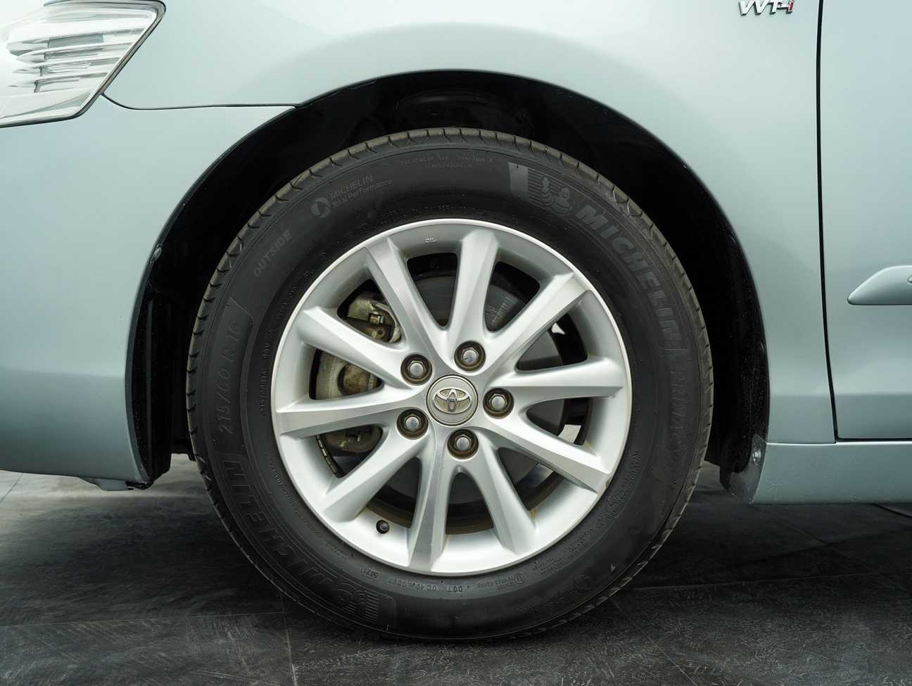 terpakai 2011 Toyota Camry G 2.0