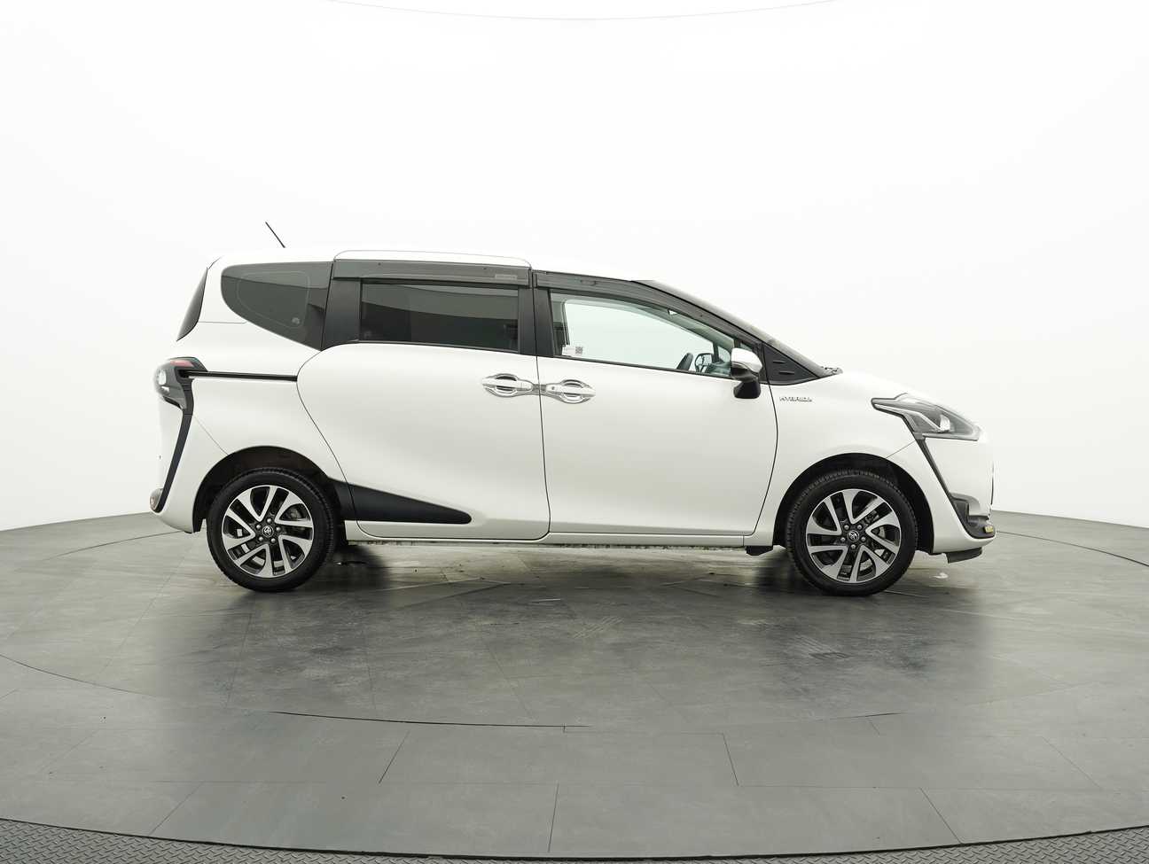 used 2018 Toyota Sienta V 1.5