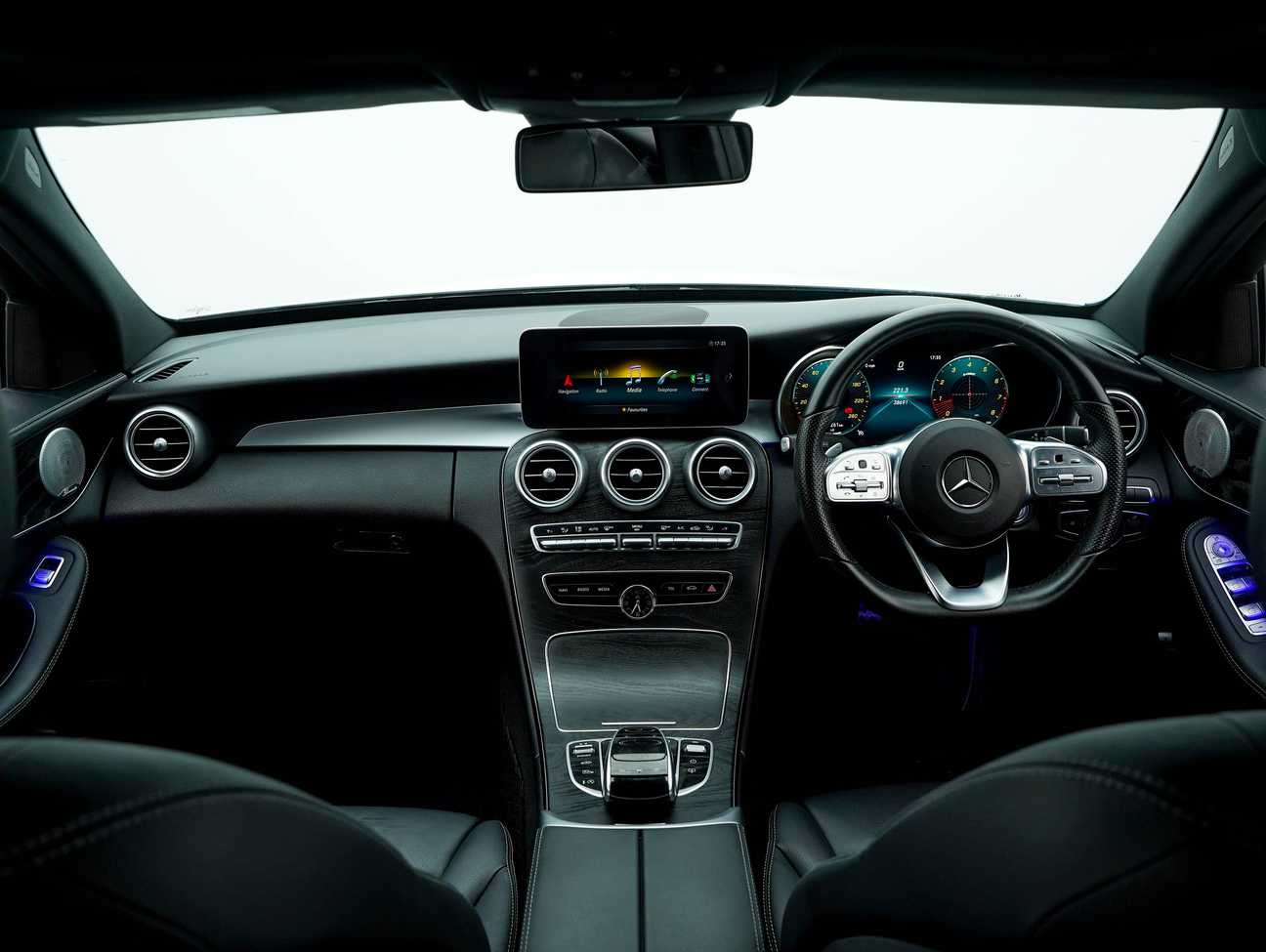 terpakai 2018 Mercedes-Benz C300 Avantgarde AMG Line 2.0