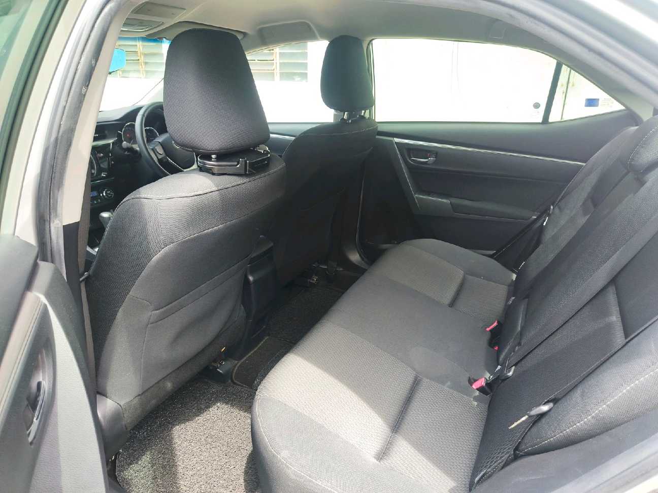 used 2015 Toyota Corolla Altis E 1.8