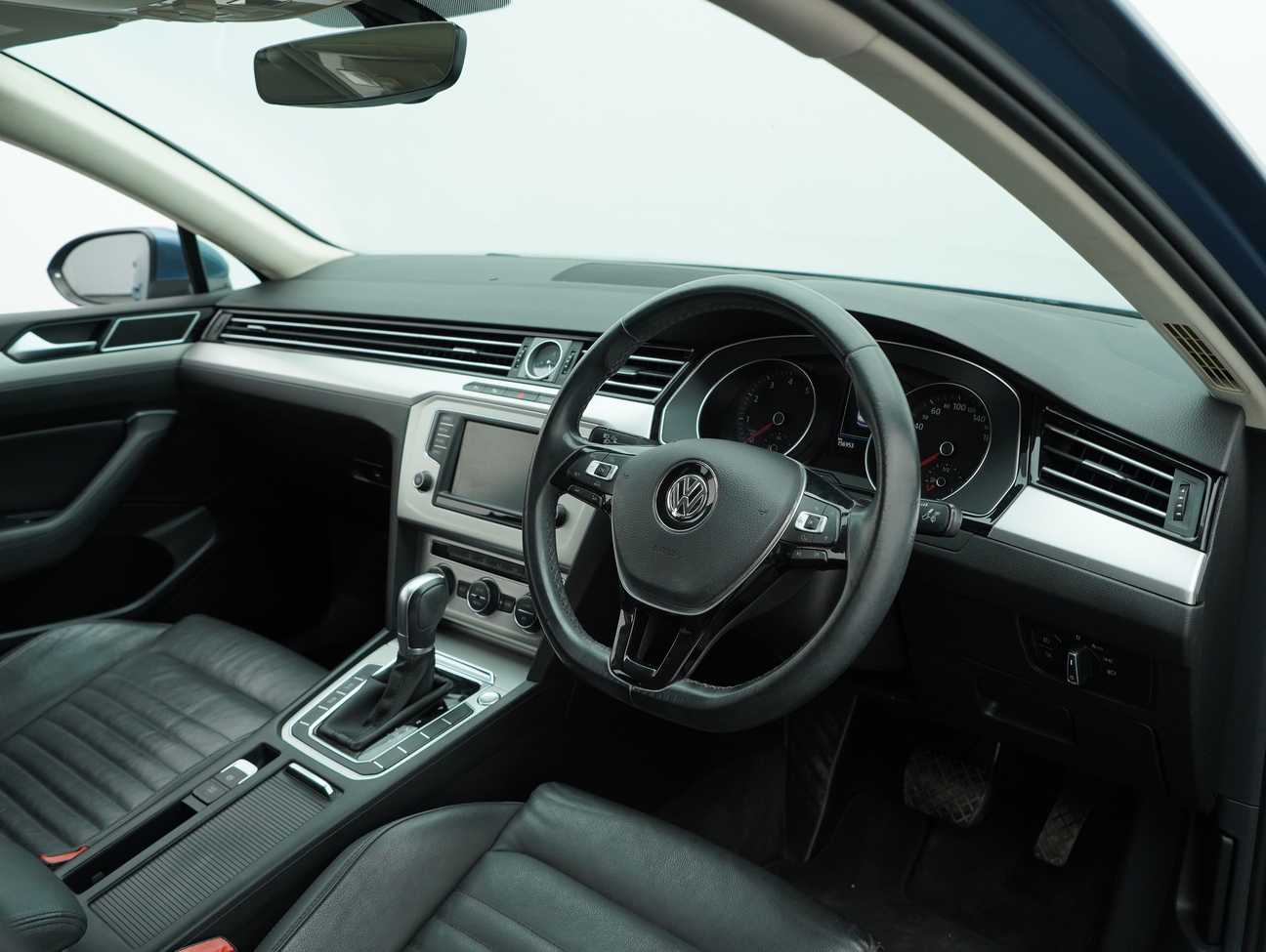 terpakai 2018 Volkswagen Passat TSI Comfortline Plus 1.8
