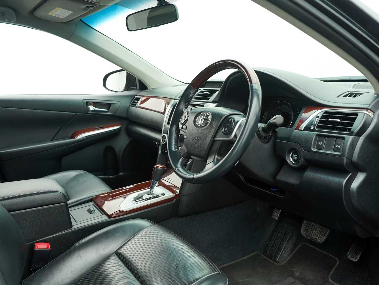 used 2014 Toyota Camry V 2.5