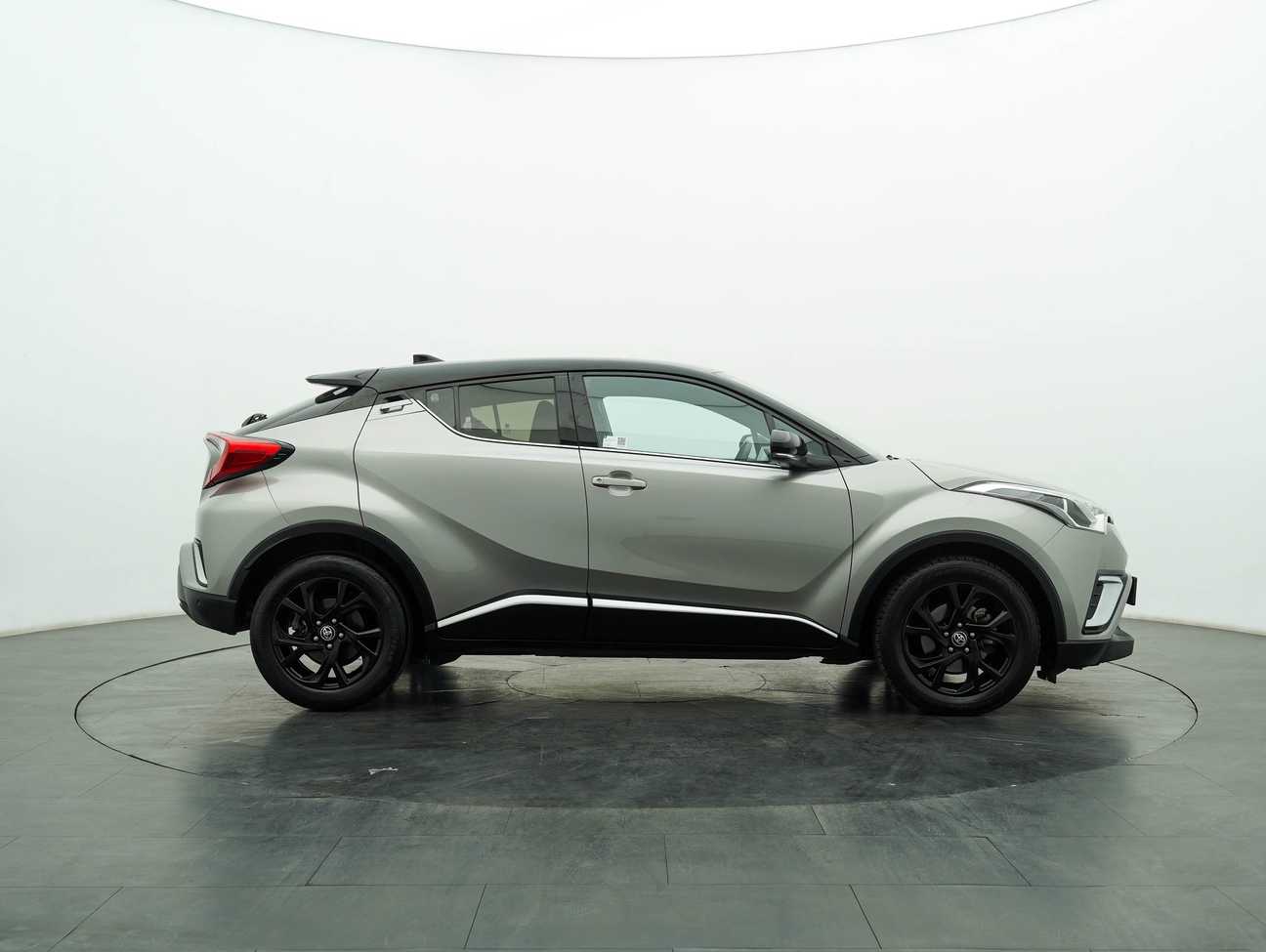 terpakai 2019 Toyota C-HR  1.8